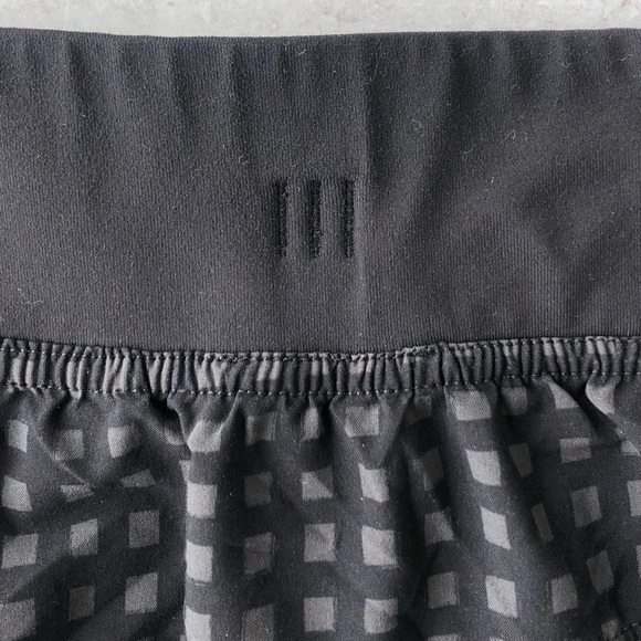 Lululemon T.H.E. Linerless Short 11" Size M - Picture 8 of 8